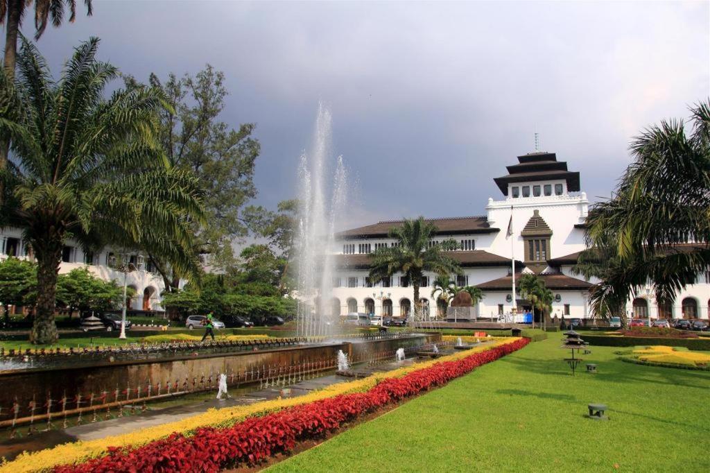 Mitra Bandung Hotel מראה חיצוני תמונה
